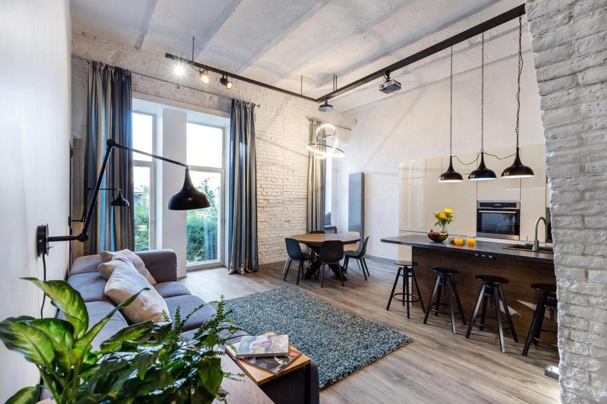Huoneisto Old Brewery Loft In Paupys By Urban Rent