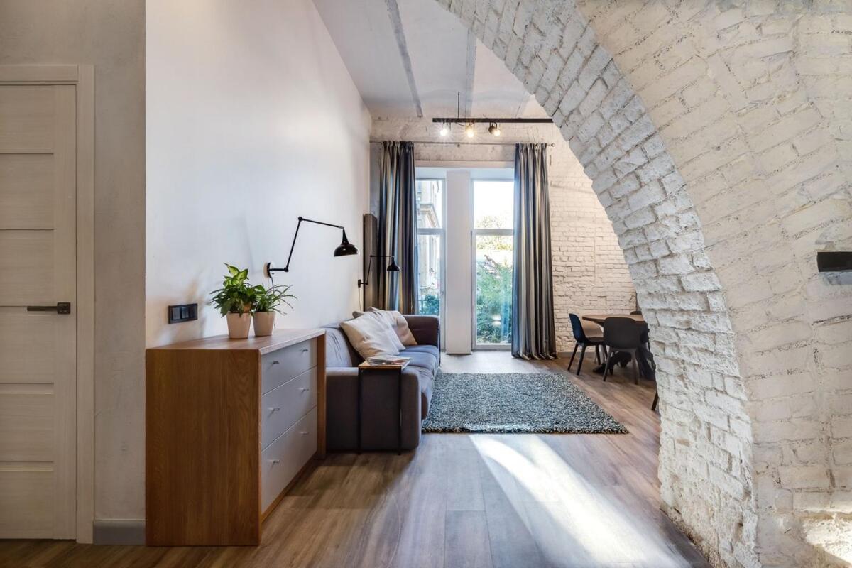 Huoneisto Old Brewery Loft In Paupys By Urban Rent
