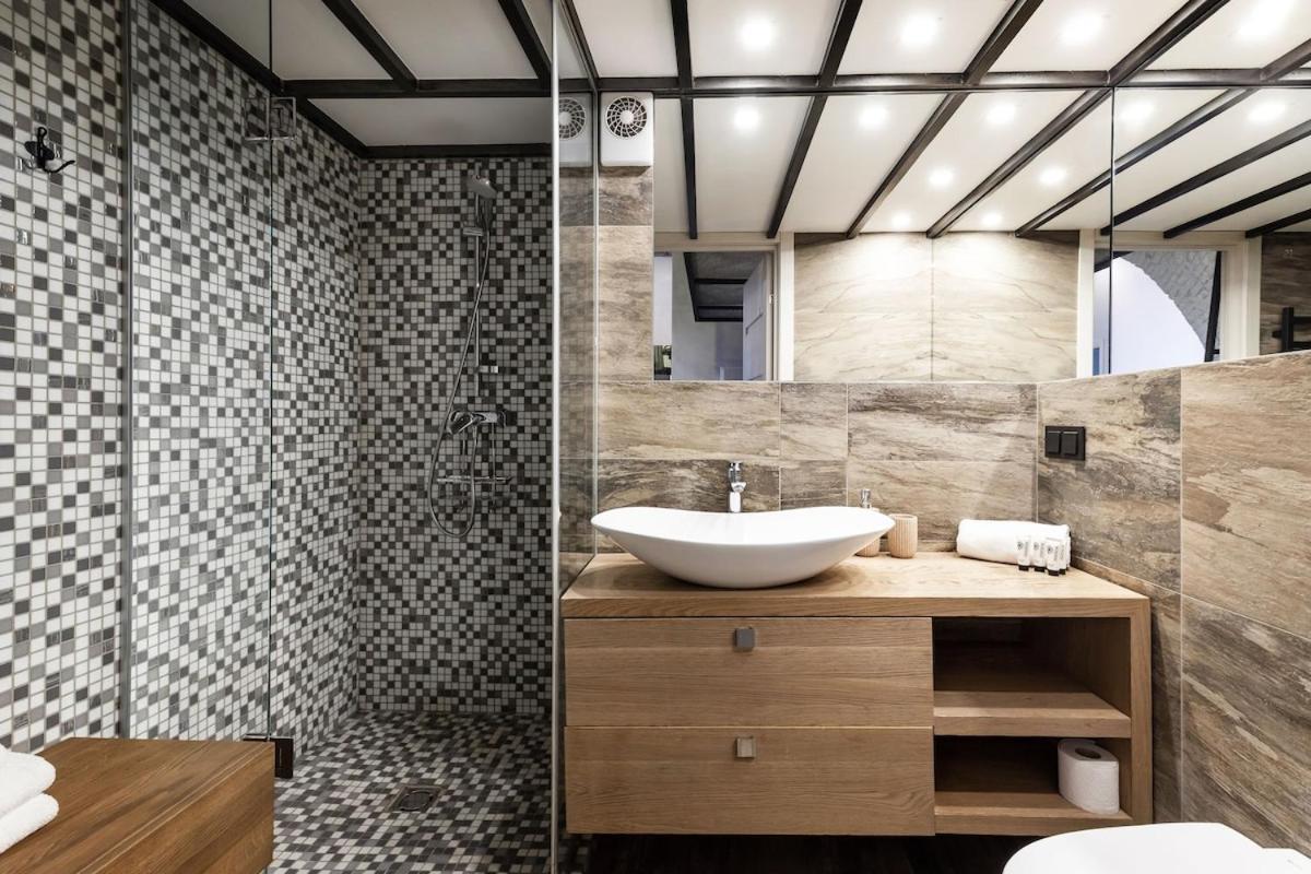 Huoneisto Old Brewery Loft In Paupys By Urban Rent