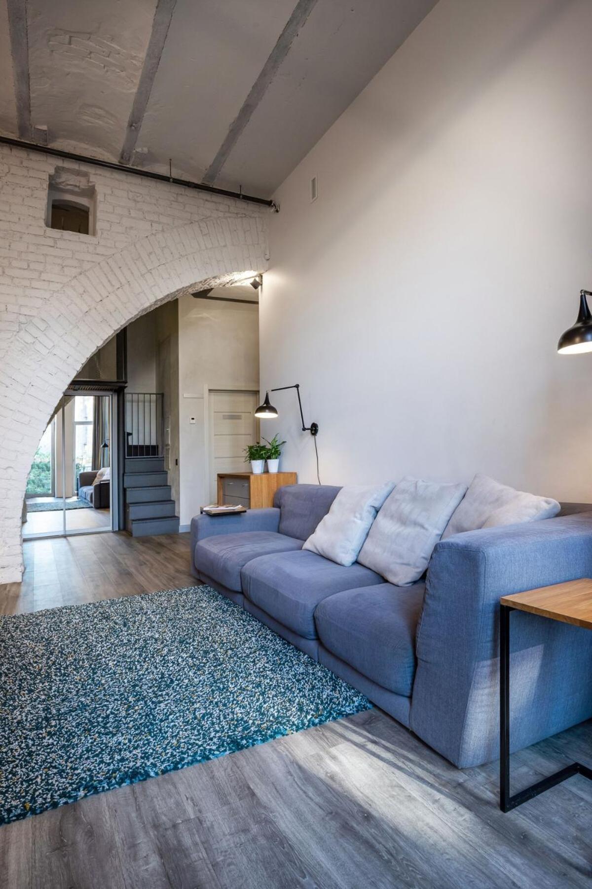 Huoneisto Old Brewery Loft In Paupys By Urban Rent
